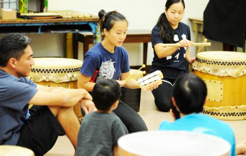 Taiko Together: Yeenman Mui in center (Photo by Bruce Asato, Honolulu Star Advertiser)